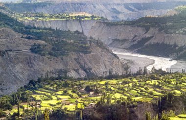 Pakistan'da Hunza Vadisi için karakurum karayolu görüntüleyin