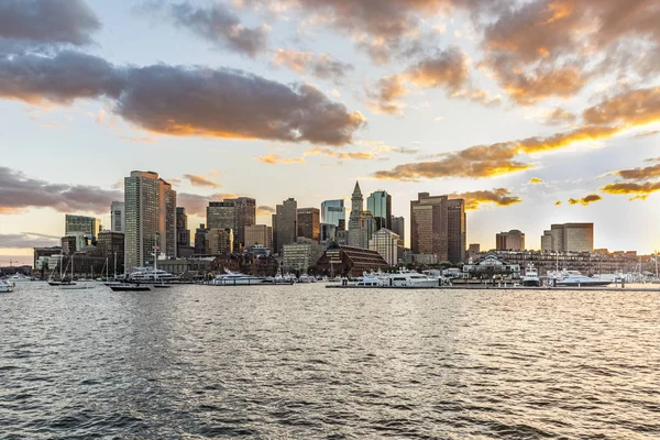 Skyline Boston Eua Pôr Sol Com Porto Arranha Céus — Fotografia de Stock