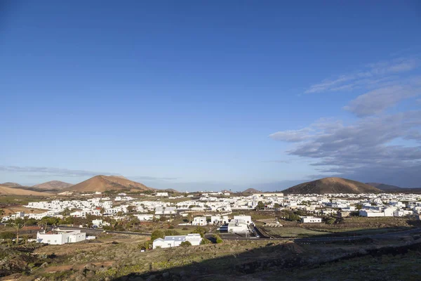 Village Uga Lanzarote Dans Brouillard Matinal Avec Ciel Bleu — Photo