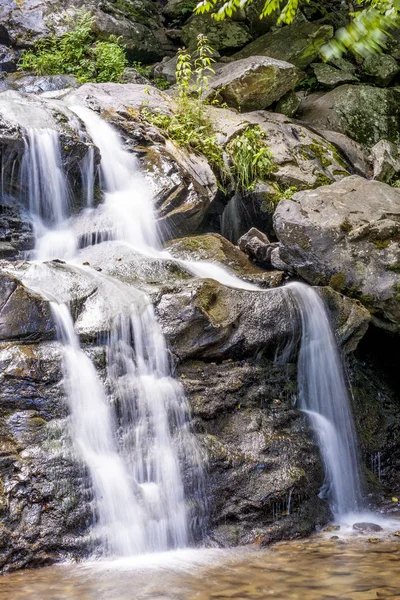 Bela Cachoeira Natural Nas Montanhas Ricas Azuis Parque Nacional — Fotografia de Stock