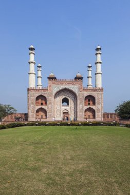 ünlü Akbars mezar Agra mavi gökyüzü altında