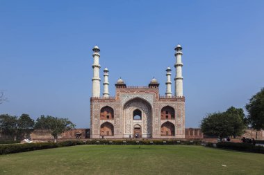 ünlü Akbars mezar Agra mavi gökyüzü altında