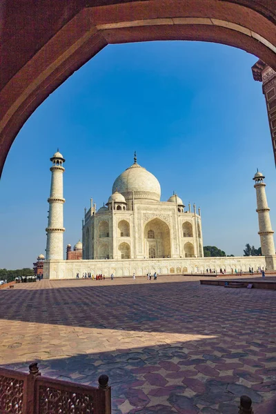 Taj Mahal India Bajo Cielo Azul Arco —  Fotos de Stock