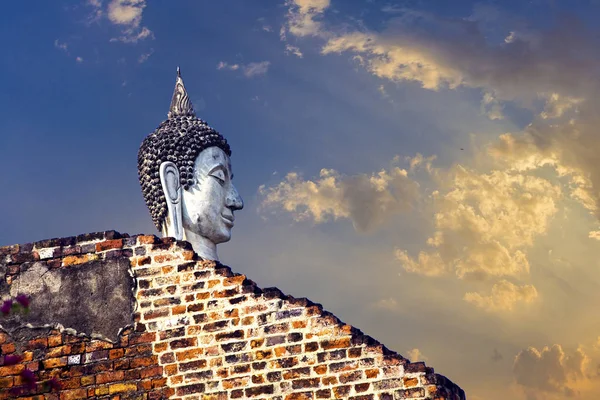 Boeddha Hoofd Bij Tempel Van Wat Yai Chai Mongkol Ayutthaya — Stockfoto