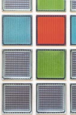 desen cam yapı taşının vintage bir görünüm verir