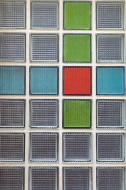 desen cam yapı taşının vintage bir görünüm verir