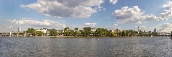 Panorama Com Rio Principal Schaumainkai Área Museu Sachsenhausen Sob Céu — Fotografia de Stock