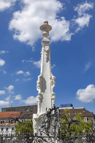 Slavné Bílé Fontána Saint Johanner Tržiště Centru Města Saarbrücken — Stock fotografie