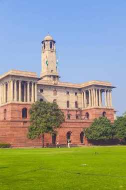 Kuzey bloğunda Yeni Delhi, Hindistan'ın başkenti mavi gökyüzü altında Sekreterliği Binası