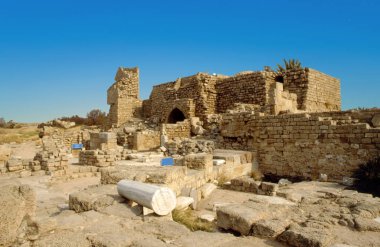 Bir kale, Musevi çölde İsrail ören kalıntıları.