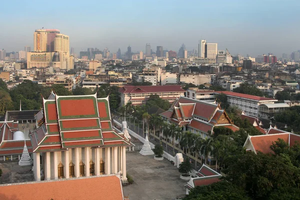 Bangkok Arka Planda Manzarası Ile Wat Thepthidaram Için Havadan Görünümü — Stok fotoğraf