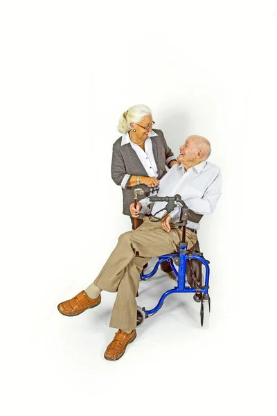 Ευτυχισμένο Ζευγάρι Ανώτερος Άνθρωπο Αναπηρική Καρέκλα — Φωτογραφία Αρχείου