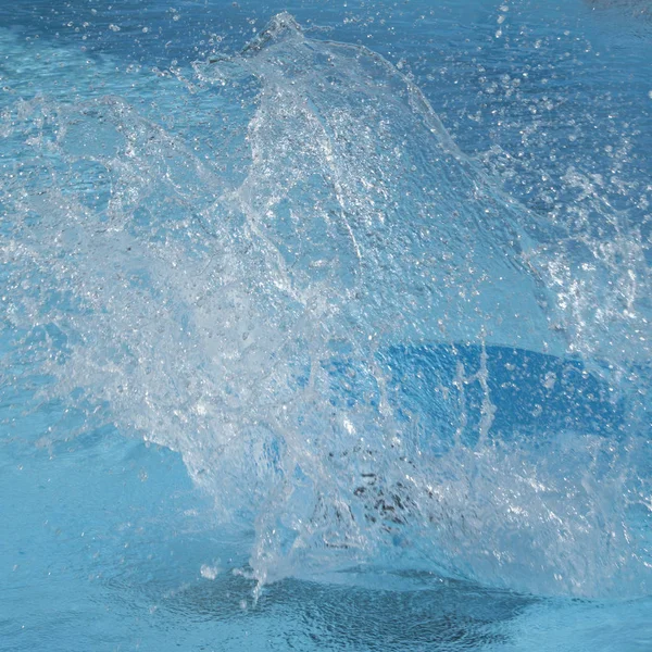 Sıçrayan Mavi Havuzu — Stok fotoğraf
