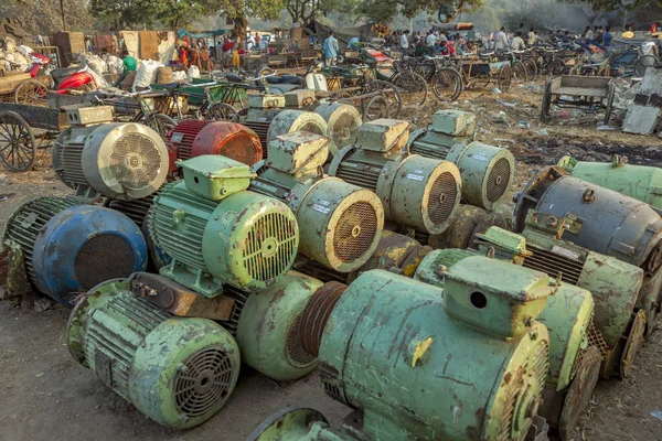 Pezzi Ricambio Della Vecchia Macchina Fatti Ferro Sono Offerti Bazar — Foto Stock