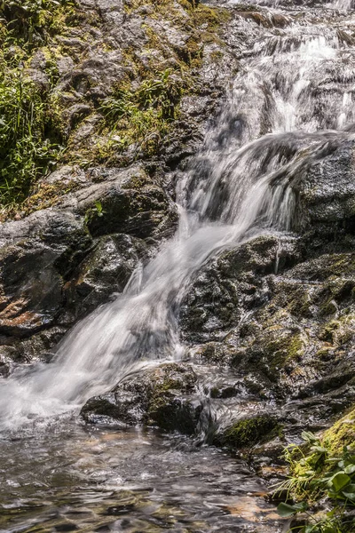 Milli Park Içinde Güzel Doğal Şelale — Stok fotoğraf