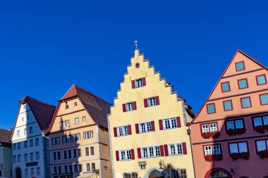 Eski sokakta ikonik Rothenburg ob der Tauber, Almanya