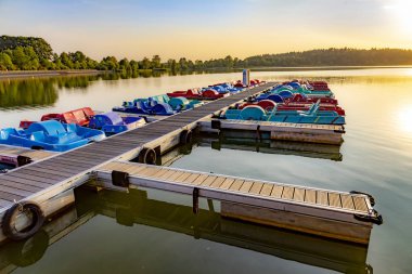 lake Eisen'nin, kanolar akşam