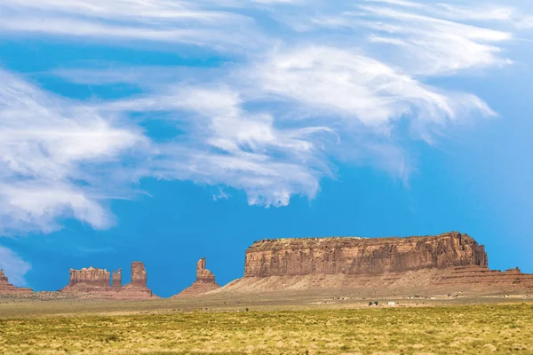 Formación Arenisca Gigante Valle Del Monumento Bajo Cielo Azul —  Fotos de Stock