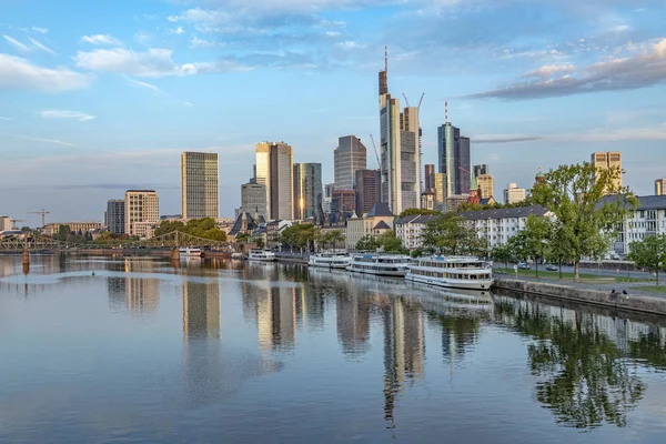 Silhuett Frankfurt Main Med Floden Main Tidig Morgon — Stockfoto