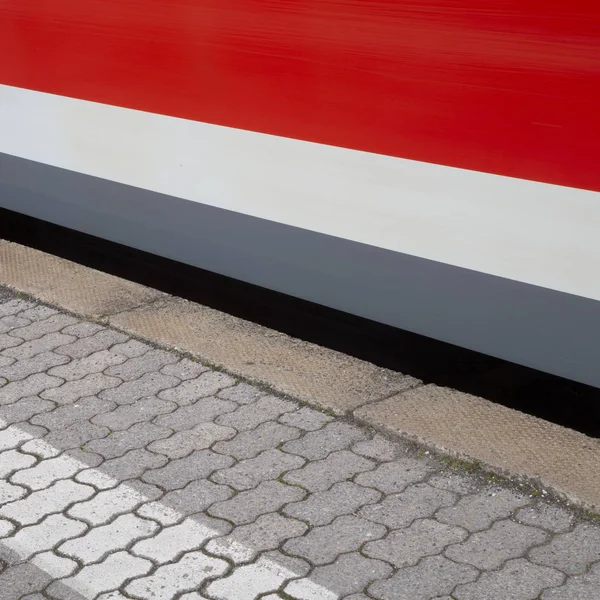 Detalle Del Tren Con Movimiento Borroso Plataforma Como Símbolo Transporte — Foto de Stock