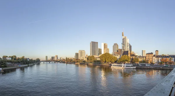 Panoramę Frankfurtu Nad Menem Rzeki Główne Sunrise — Zdjęcie stockowe