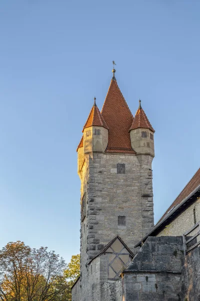 Uitkijktoren Oude Stadsmuur Van Rothenburg Der Tauber Onder Blauwe Hemel — Stockfoto