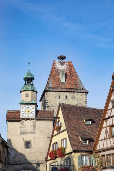 Historiska Stadsporten Rothenburg Der Tauber Med Stork Häckar Toppen — Stockfoto