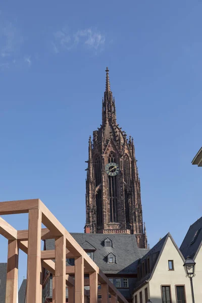 Франкфуртский Купол Перестроенными Домами Старого Города Франкфурте Голубым Небом — стоковое фото