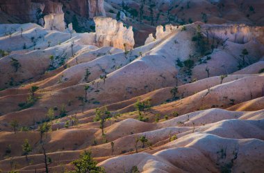 sabah ışığında bryce canyon amfi tiyatro, Tapınak, gibi muhteşem taş oluşumu ile güzel manzara resimler