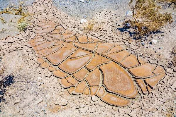 Große Schlammrisse Und Getrocknete Lehmziegel Der Wüste Des Death Valley — Stockfoto