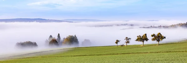 Nebliger Sonnenaufgang Der Malerischen Hügellandschaft Des Taunus Hessen Deutschland — Stockfoto