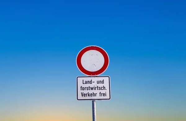 Traffic Sign Tresspassing Forbidden Farming Vehicles Blue Sky — Stock Photo, Image