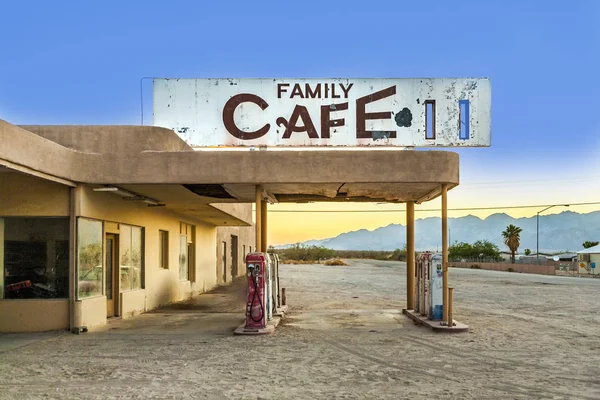 Stazione Servizio Abbandonata Nel Villaggio Desertico Desert Center Tramonto — Foto Stock