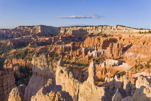 Piękny Krajobraz Bryce Canyon Wspaniałe Powstawania Kamieni Jak Amfiteatr Świątynie — Zdjęcie stockowe