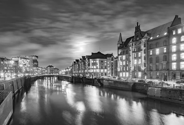 Zabytkowy Speicherstadt Nocą Hamburgu — Zdjęcie stockowe