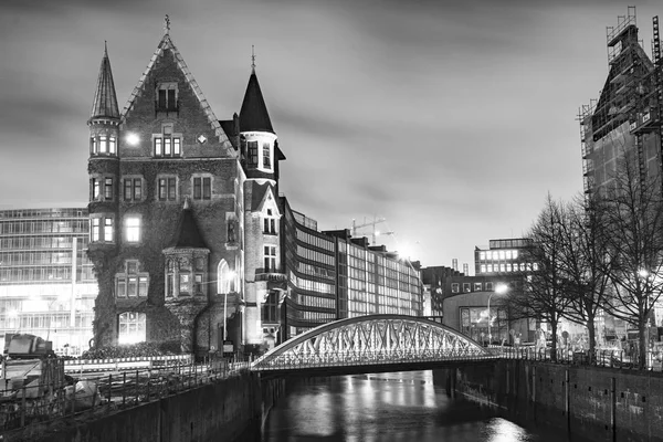Zabytkowy Speicherstadt Nocą Hamburgu — Zdjęcie stockowe