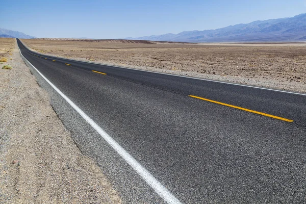 Route Vallée Mort Travers Désert Jusqu Aux Montagnes Loin — Photo