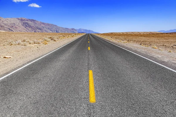 Leere Straße Durch Die Wüste Des Death Valley — Stockfoto