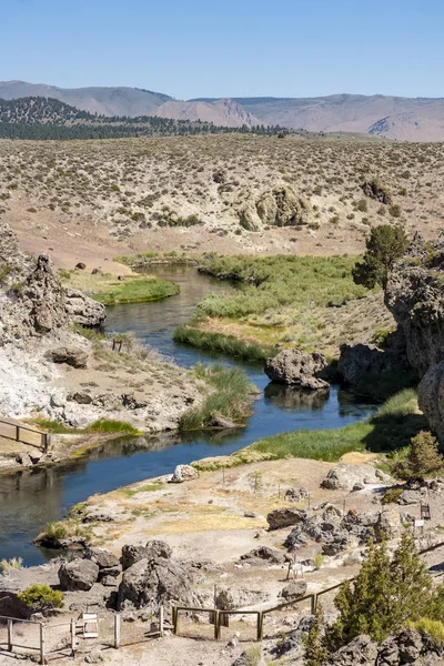 Ιαματικές Πηγές Στο Ζεστό Ποταμάκι Γεωλογικό Χώρο Κοντά Μαμούθ — Φωτογραφία Αρχείου