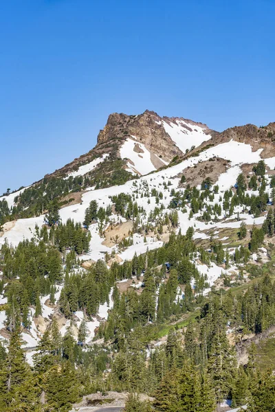 Visa Till Lassen Peak Snö Med Skog — Stockfoto