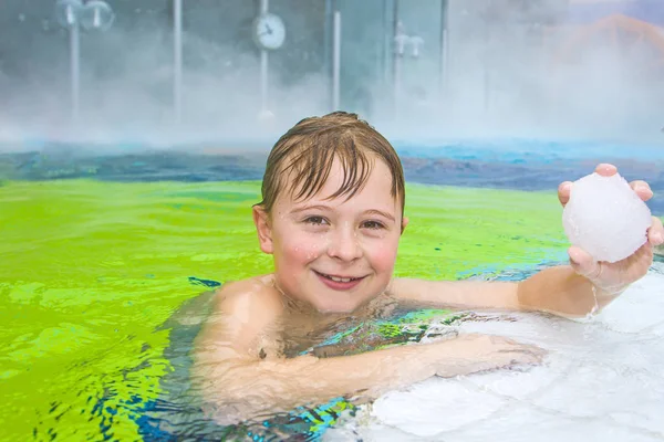 Children Having Fun Outdoor Thermal Pool Wintertime — Stock Photo, Image