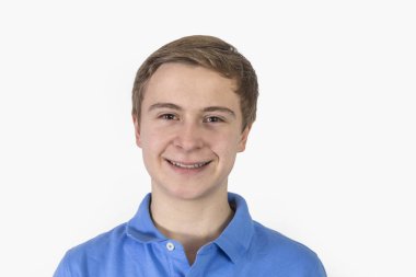 yakışıklı gülen çocuk portresi