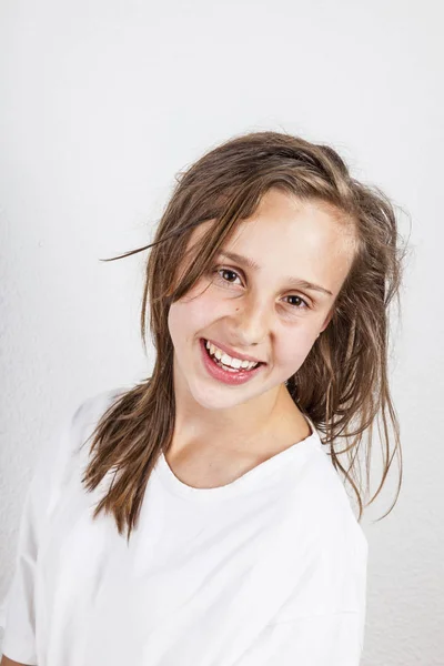 かわいい若い 代の少女の肖像画 — ストック写真