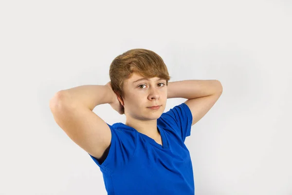 Acogedor Lindo Sonriente Chico Con Bue Camisa Aislado Blanco — Foto de Stock