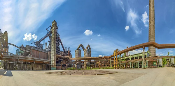 デュースブルク Ruhr 地区地区産業遺跡で使われなくなった高炉工場 — ストック写真