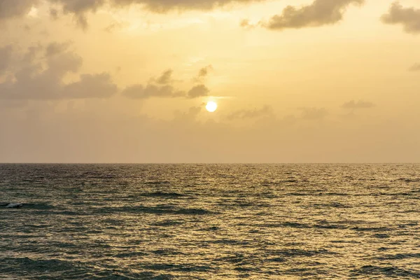 Bewölkter Himmel Bei Schönem Sonnenuntergang Und Schlechtem Wetter — Stockfoto