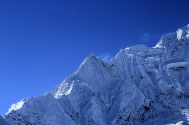 Üst Pisang, beyaz Annapurna aralığı görünümünü Sunrise