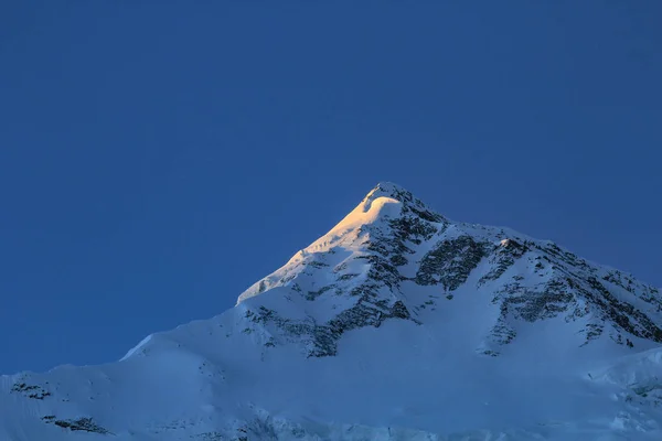 Sommet Bahara Shikhar Montagne Chaîne Annapurna Dans Neige — Photo