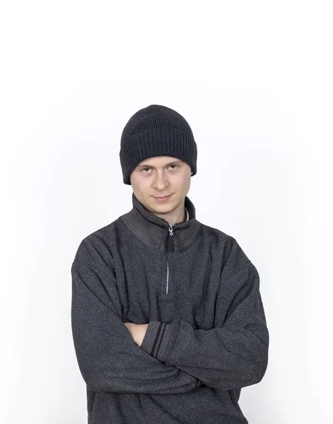 Porträtt Ung Man Med Wooly Hatt — Stockfoto