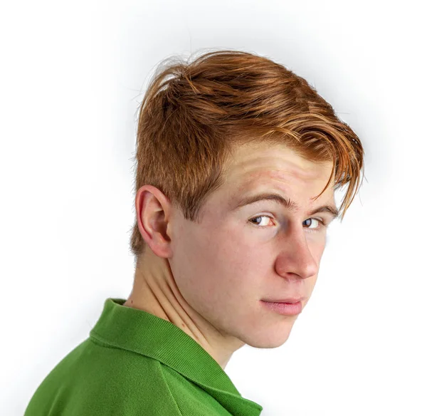 Hűvös Fiú Vörös Haj Zöld Póló Portréja — Stock Fotó